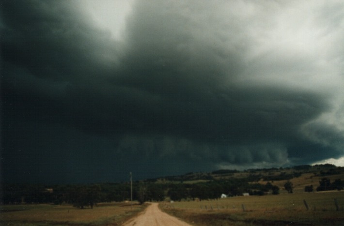 shelfcloud shelf_cloud : 30km W of Glen Innes, NSW   17 January 2000