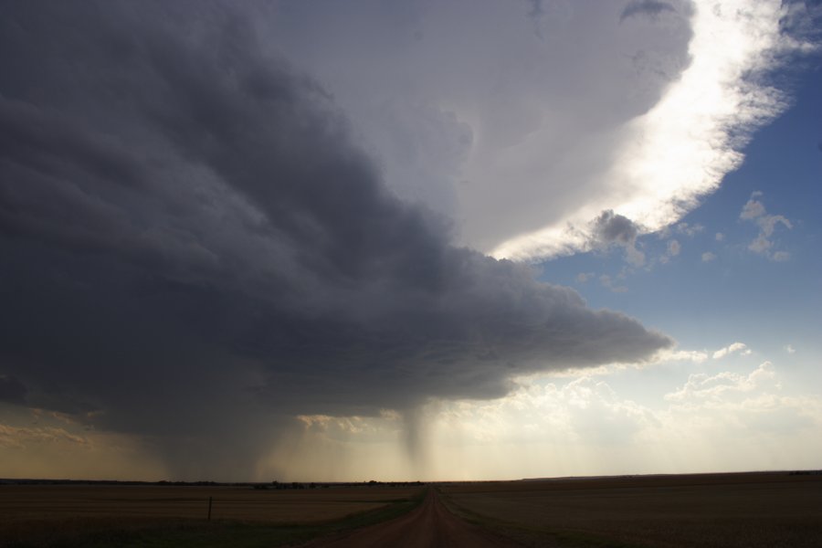 thunderstorm cumulonimbus_incus : E of Woodward, Oklahoma, USA   25 May 2006