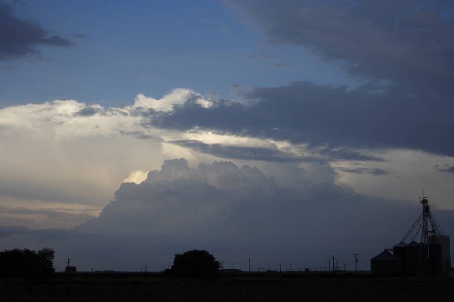 thunderstorm cumulonimbus_incus : near Ogallala, Nebraska, USA   21 May 2007