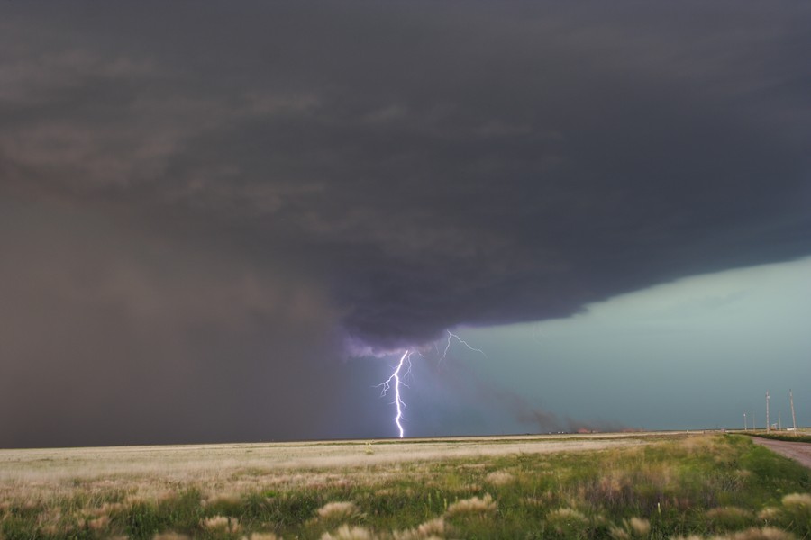 lightning lightning_bolts : E of Keyes, Oklahoma, USA   31 May 2007