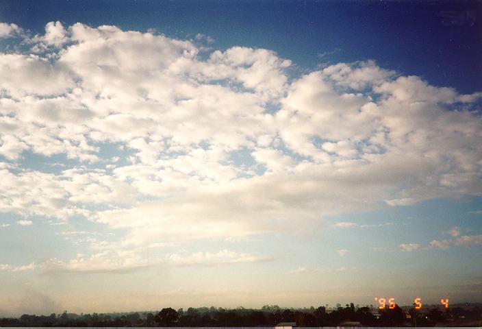 altocumulus altocumulus_cloud : Schofields, NSW   4 May 1995