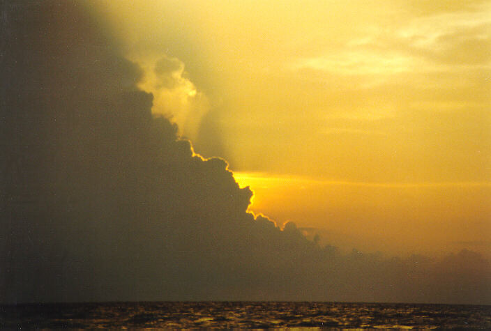 thunderstorm cumulonimbus_incus : Darwin, NT   3 December 1997