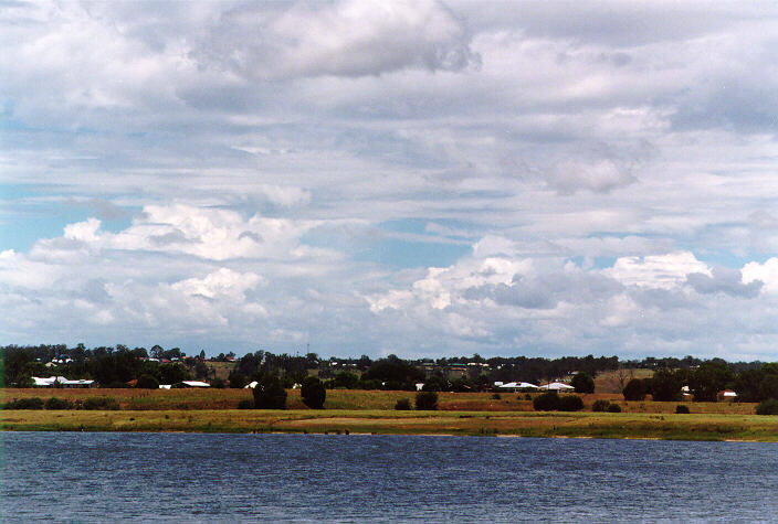 thunderstorm cumulonimbus_calvus : Grafton, NSW   15 January 1998