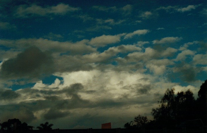 thunderstorm cumulonimbus_incus : Rooty Hill, NSW   5 May 2000