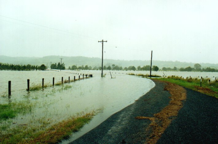 flashflooding flood_pictures : Eltham, NSW   2 February 2001