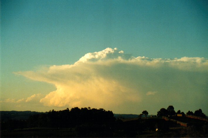 thunderstorm cumulonimbus_incus : McLeans Ridges, NSW   6 July 2001