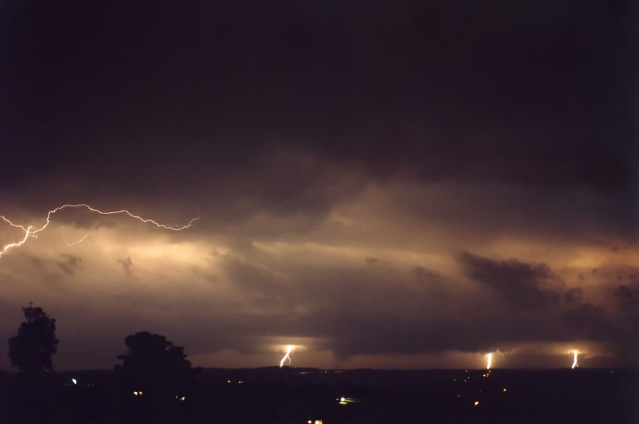 lightning lightning_bolts : McLeans Ridges, NSW   1 September 2001