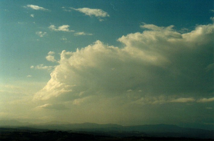 thunderstorm cumulonimbus_incus : McLeans Ridges, NSW   4 October 2001
