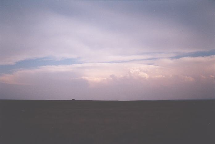 thunderstorm cumulonimbus_incus : N of Canadian, NW Texas, USA   16 May 2002