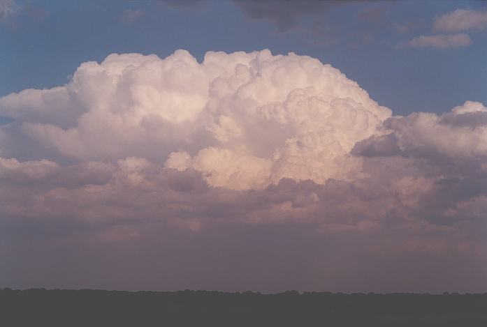 thunderstorm cumulonimbus_incus : near Richland Springs, Texas, USA   25 May 2002