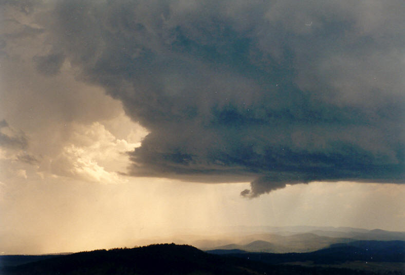 wallcloud thunderstorm_wall_cloud : Mallanganee NSW   25 October 2003