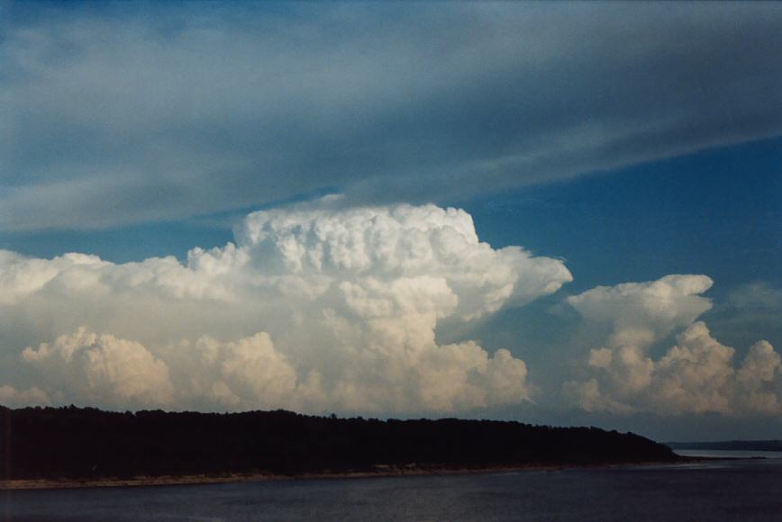 thunderstorm cumulonimbus_incus : near Randolph, Kansas, USA   24 May 2004