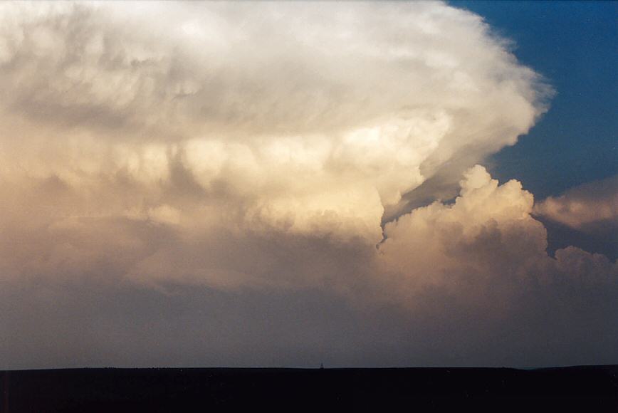 anvil thunderstorm_anvils : NW of Topeka, Kansas, USA   24 May 2004