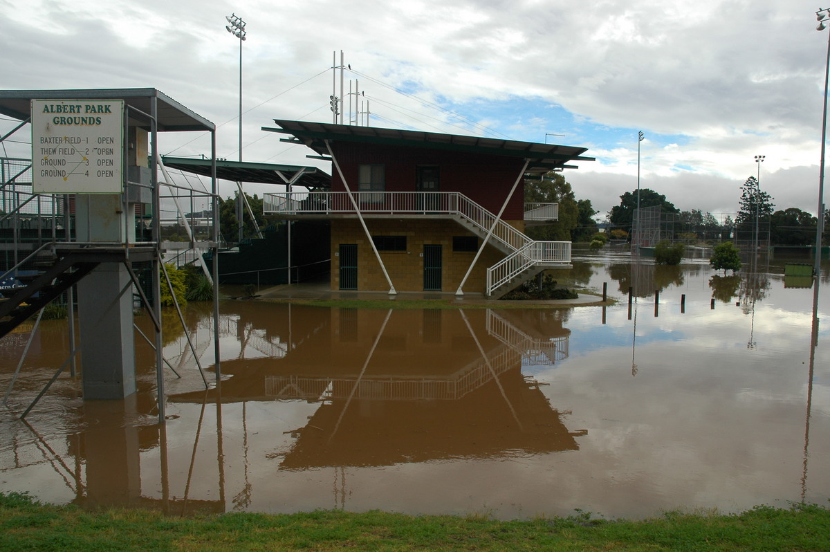 flashflooding flood_pictures : Lismore, NSW   30 June 2005