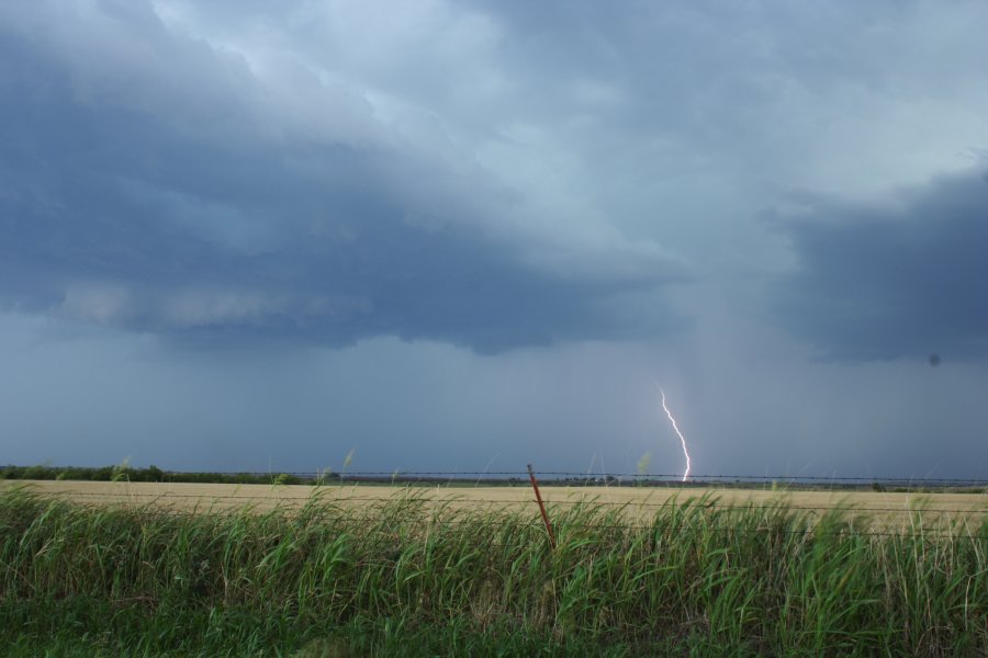 cumulonimbus thunderstorm_base : near Mangum, Oklahoma, USA   30 May 2006