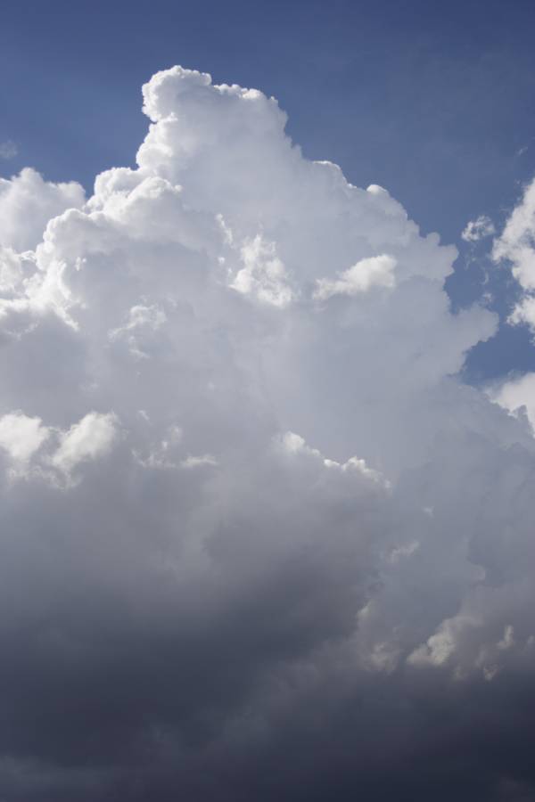 thunderstorm cumulonimbus_calvus : E of Grand Island, Nebraska, USA   14 May 2007
