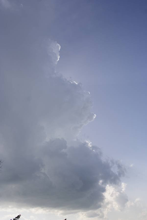 thunderstorm cumulonimbus_calvus : near Chappell, Nebraska, USA   16 May 2007