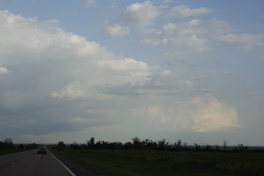 thunderstorm cumulonimbus_calvus : near Paxton, Nebraska, USA   16 May 2007