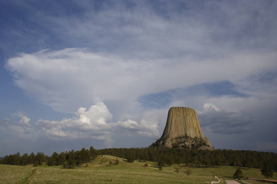 cumulus mediocris : Devil's Tower, Wyoming, USA   18 May 2007
